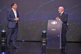 Flávio e Lula trocam acusações sobre Luchsinger, Milei e corrupção em debate na Band