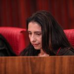 Ministra que apoiou Lula derruba regra aceita pelo PT após petista deixar púlpito vazio